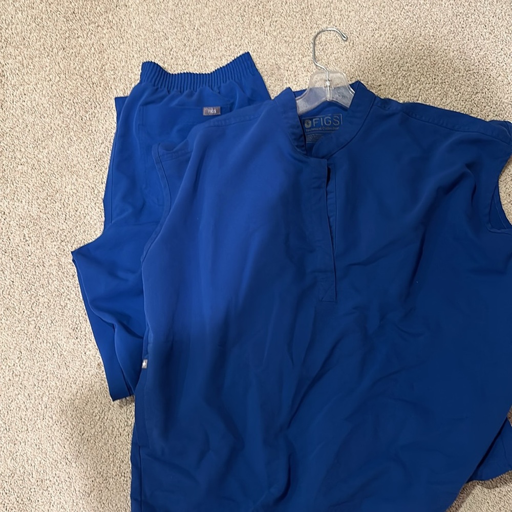 Figs royal blue set, size large; scrub TOP AND PANTS